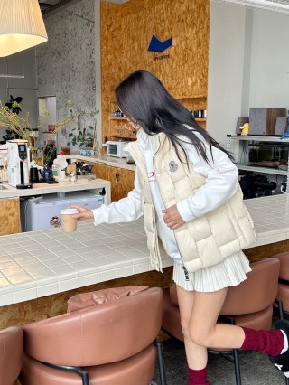 Cream Puffer Vest Gilet with White Hoodie Layering Set view 5