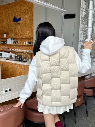 Cream Puffer Vest Gilet with White Hoodie Layering Set view 7