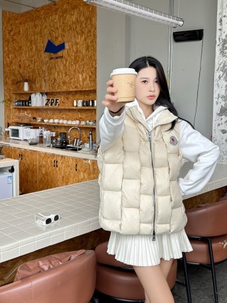 Cream Puffer Vest Gilet with White Hoodie Layering Set view 8