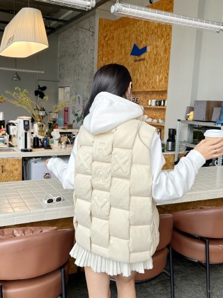 Cream Puffer Vest Gilet with White Hoodie Layering Set view 9