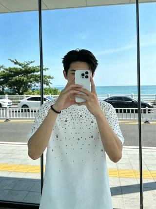 Louis Vuitton Monogram Print White T-Shirt view 2