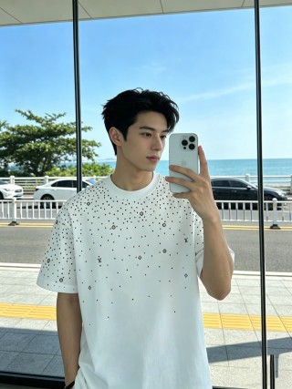 Louis Vuitton Monogram Print White T-Shirt view 3