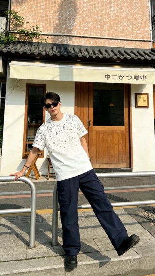 Louis Vuitton Monogram Print White T-Shirt view 4