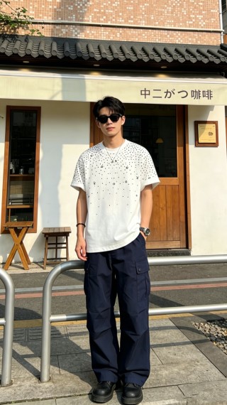 Louis Vuitton Monogram Print White T-Shirt view 7
