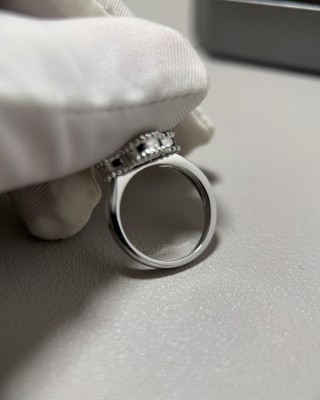 VCA Inspired Four-Leaf Clover Ring Gold Laser Engraved view 7