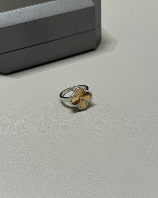 VCA Inspired Four-Leaf Clover Ring Gold Laser Engraved view 9