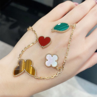 Van Cleef & Arpels Lucky Four-Leaf Clover Bracelet - Gold view 4