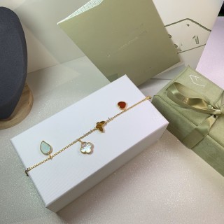 Van Cleef & Arpels Lucky Four-Leaf Clover Bracelet - Gold view 5