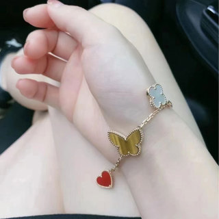Van Cleef & Arpels Lucky Four-Leaf Clover Bracelet - Gold view 8