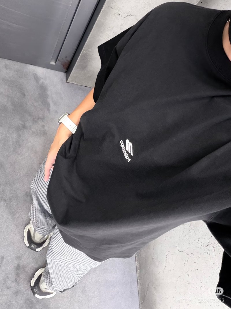Umbro Classic Black Short Sleeve T-Shirt view