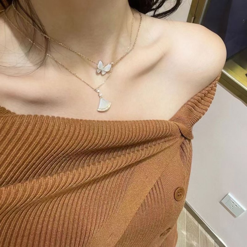 Bulgari Fan-Shaped Pendant Necklace Silver view