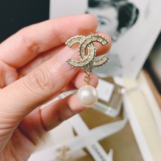 Chanel CC Pearl Drop Earrings - Light Gold view 9