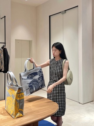 Burberry EKD Canvas Tote Bag White view 2