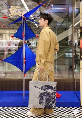 Burberry EKD Canvas Tote Bag White view 3