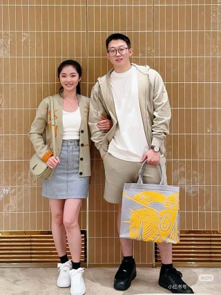 Burberry EKD Canvas Tote Bag White view 9