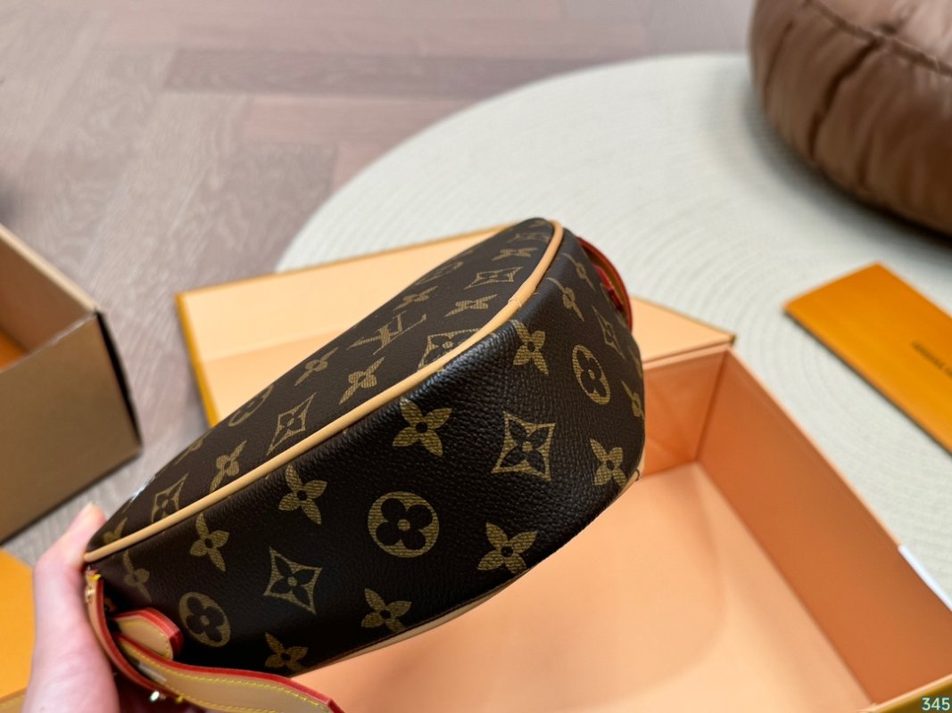 Louis Vuitton Monogram Heart Mini Onthego Bag Beeswax Yellow view