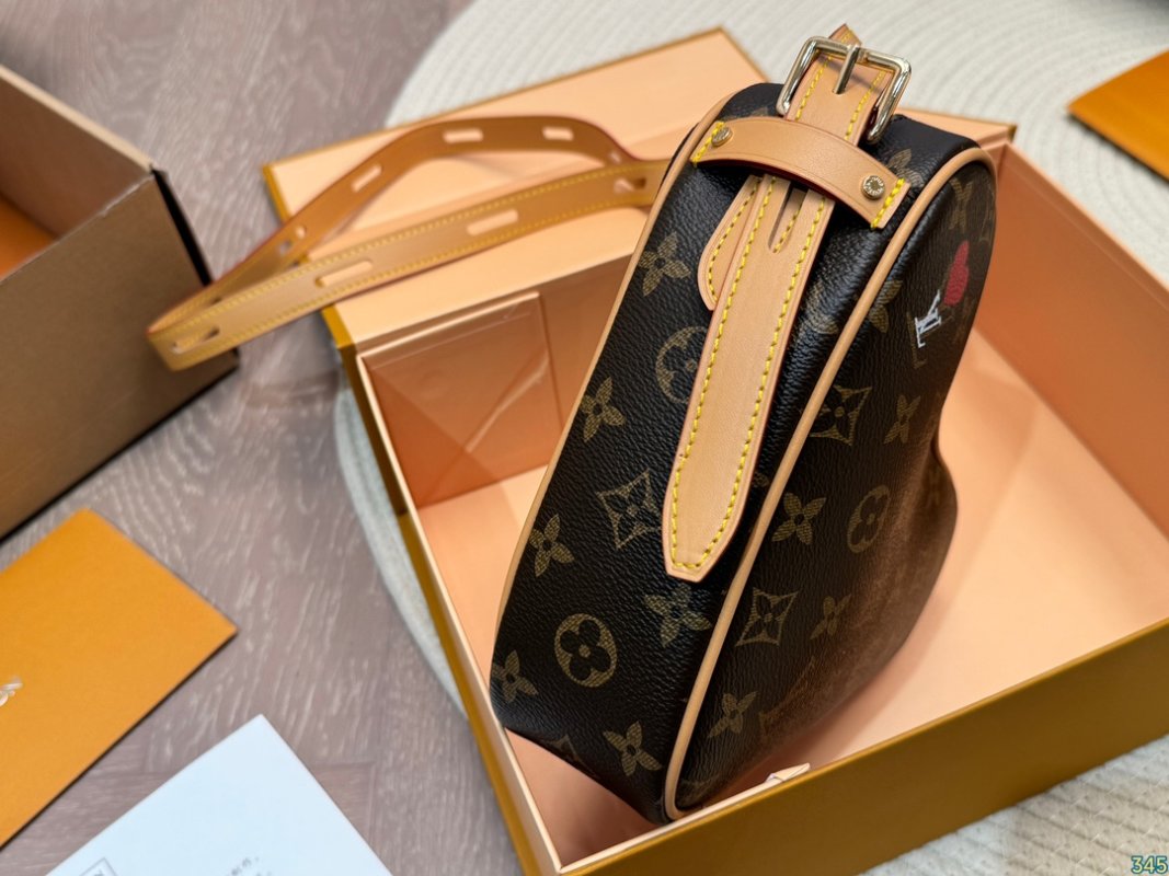 Louis Vuitton Monogram Heart Mini Onthego Bag Beeswax Yellow view