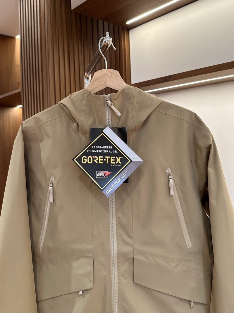 Gore-Tex Technical Hardshell Jacket Beige