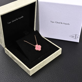 Van Cleef & Arpels Four Leaf Clover Necklace - Cherry Blossom Pink view 2