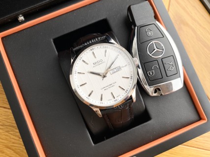 Mido Commander Automatic Steel Watch - Silver Dial view 3