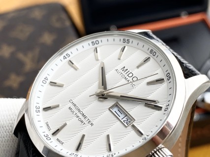 Mido Commander Automatic Steel Watch - Silver Dial view 6