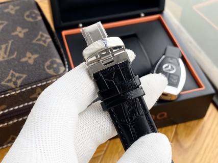 Mido Commander Automatic Steel Watch - Silver Dial view 9