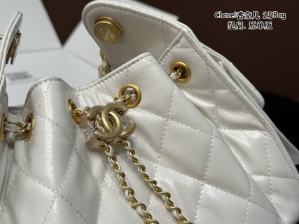 Chanel 25 Quilted White Leather Shoulder Bag with Gold CC Logo view 3