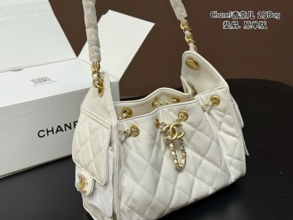 Chanel 25 Quilted White Leather Shoulder Bag with Gold CC Logo view 5