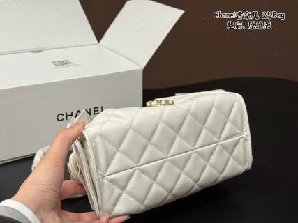 Chanel 25 Quilted White Leather Shoulder Bag with Gold CC Logo view 6
