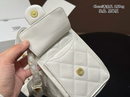 Chanel 25 Quilted White Leather Shoulder Bag with Gold CC Logo view 7