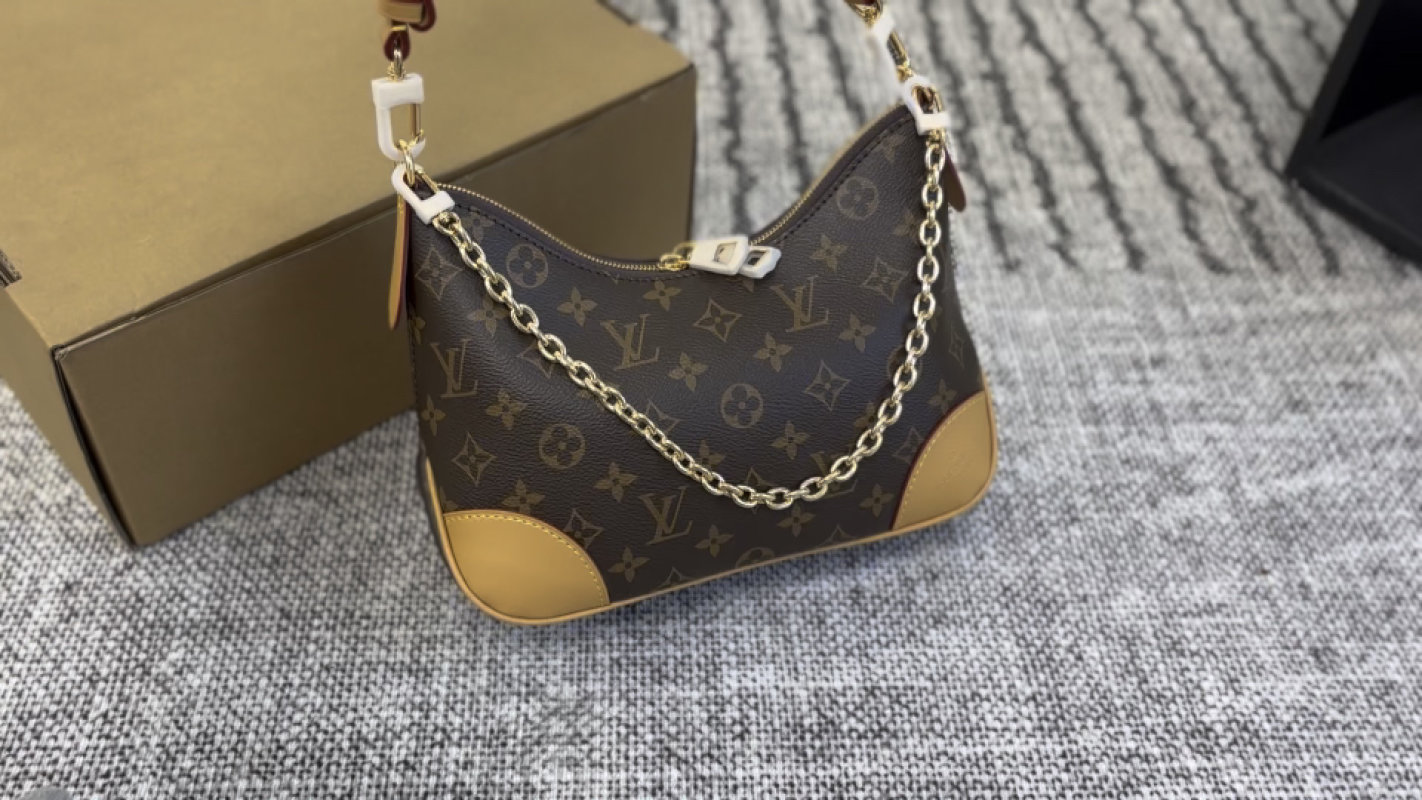 Louis Vuitton Monogram Canvas Shoulder Bag with Chain Strap