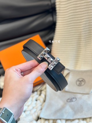 Hermès Quizz Party Buckle Reversible Leather Belt – Grey view 6