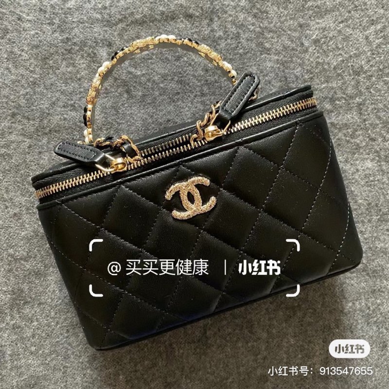 Chanel Black Quilted Vanity Case with Gold Chain view