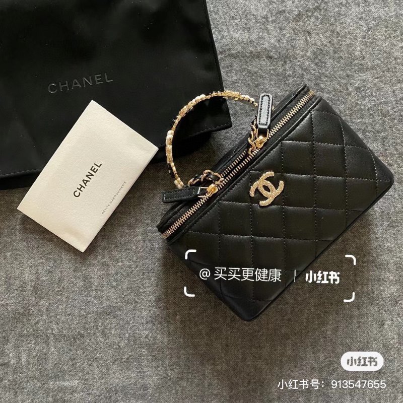 Chanel Black Quilted Vanity Case with Gold Chain view
