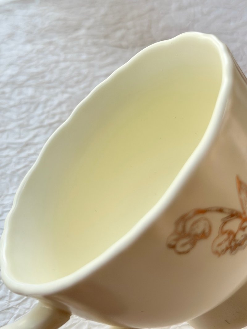 Dior Lily of the Valley Ceramic Mug – Cream view