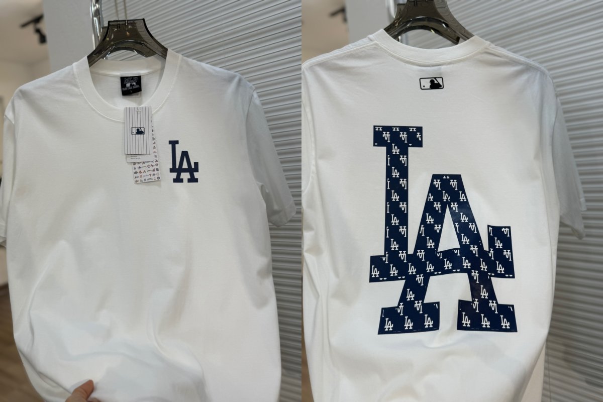 MLB Palace Honour White T-Shirt view