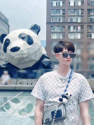 Louis Vuitton Monogram White Short Sleeve T-Shirt
