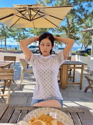 Louis Vuitton Monogram White Short Sleeve T-Shirt view 6