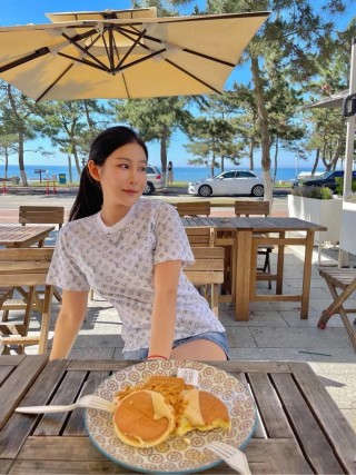 Louis Vuitton Monogram White Short Sleeve T-Shirt view 10