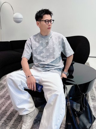 Louis Vuitton Monogram Short Sleeve T-Shirt Grey view 4