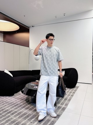 Louis Vuitton Monogram Short Sleeve T-Shirt Grey view 9