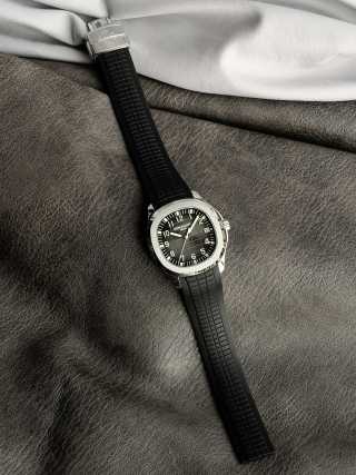 Patek Philippe Aquanaut 5167A Black Dial Steel Watch view 2