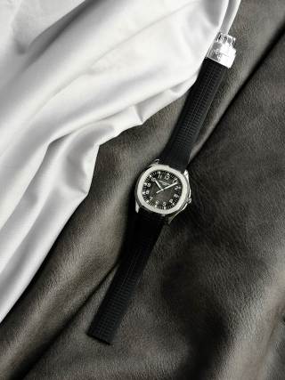 Patek Philippe Aquanaut 5167A Black Dial Steel Watch view 5