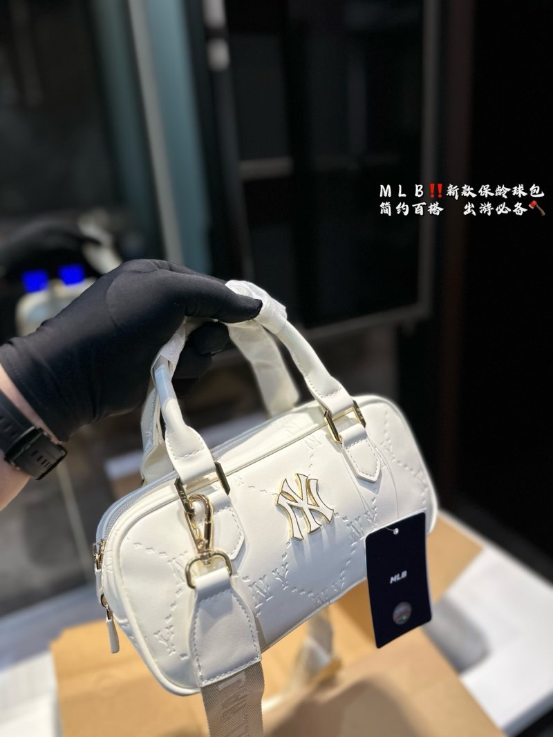 MLB Quilted Bowling Bag Light Blue view