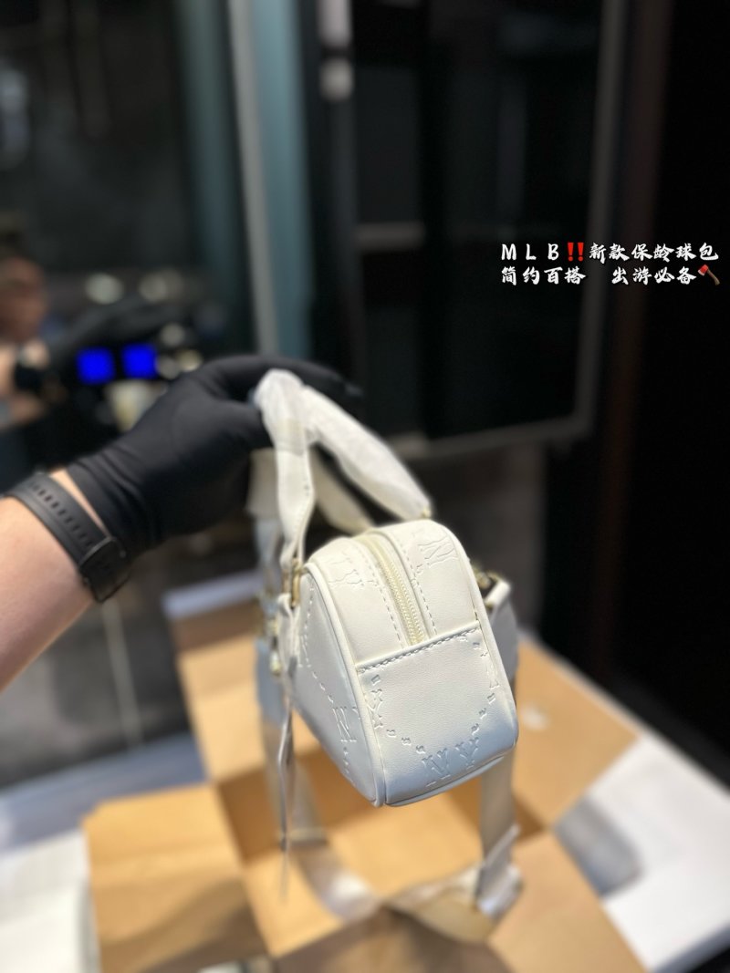 MLB Quilted Bowling Bag Light Blue view