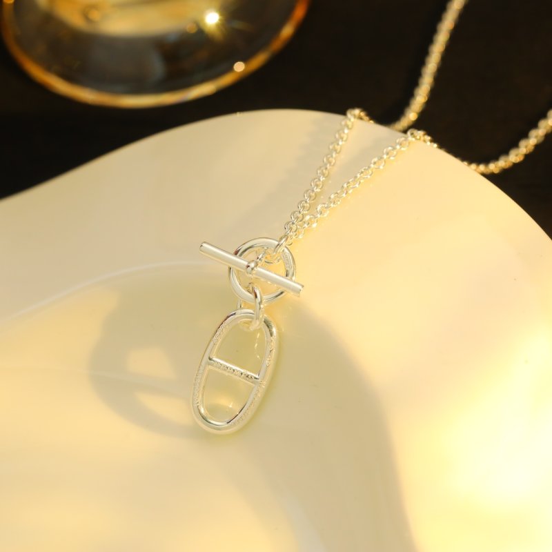 Hermès Pig Nose Silver Short Chain Necklace 42cm view