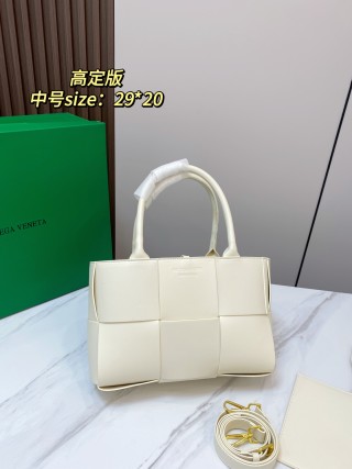Bottega Veneta Intrecciato Woven Tote Bag - Cream