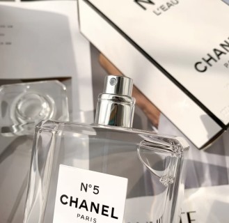 Chanel N°5 L'Eau White Eau de Toilette Spray 100ml view 2
