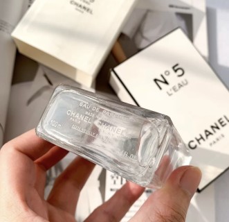 Chanel N°5 L'Eau White Eau de Toilette Spray 100ml view 3