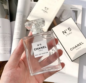 Chanel N°5 L'Eau White Eau de Toilette Spray 100ml view 4